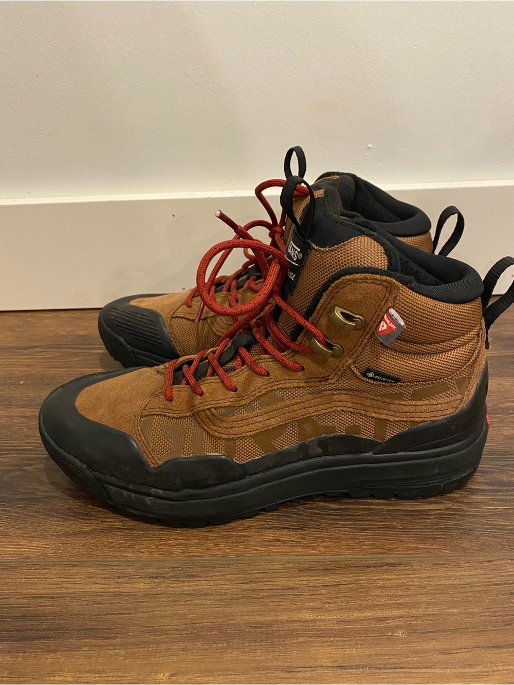 VANS Ultrarange Gore-Tex hiking boots men’s 8.5 women’s 10